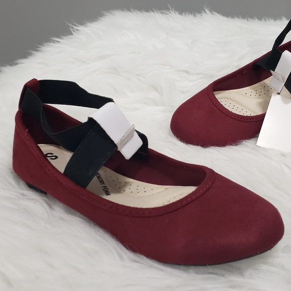 SO Brand Kohls Size 6.5 FLATS Burgundy Wine Maroon Black Gothic Fall Slip On - Picture 4 of 4